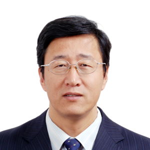 劉雙舟 跨界融合的學(xué)術(shù)典范——從法學(xué)到財(cái)務(wù)咨詢的卓越探索